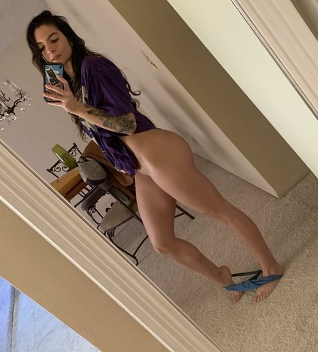 Foto di nudo di fuga di OnlyFans di Mia Mae