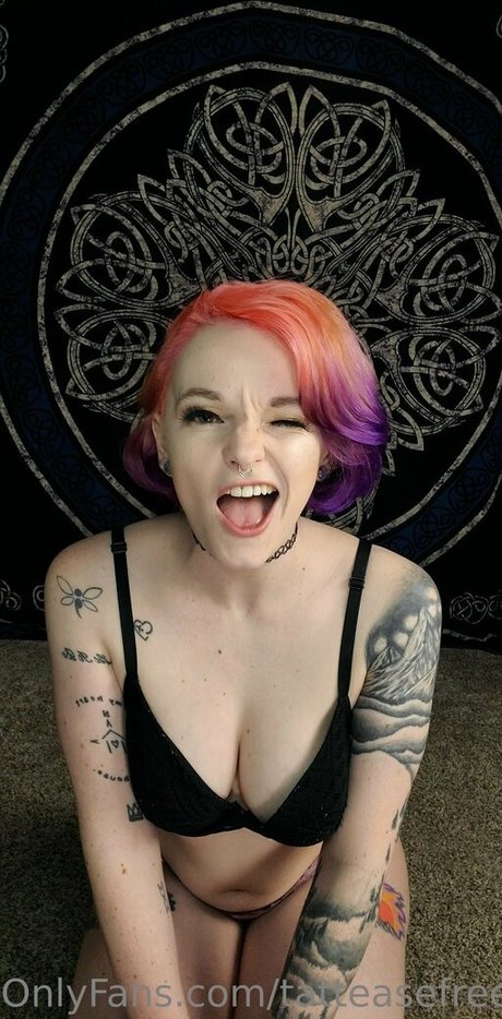 Foto di nudo di fuga di OnlyFans di Tatteasefree