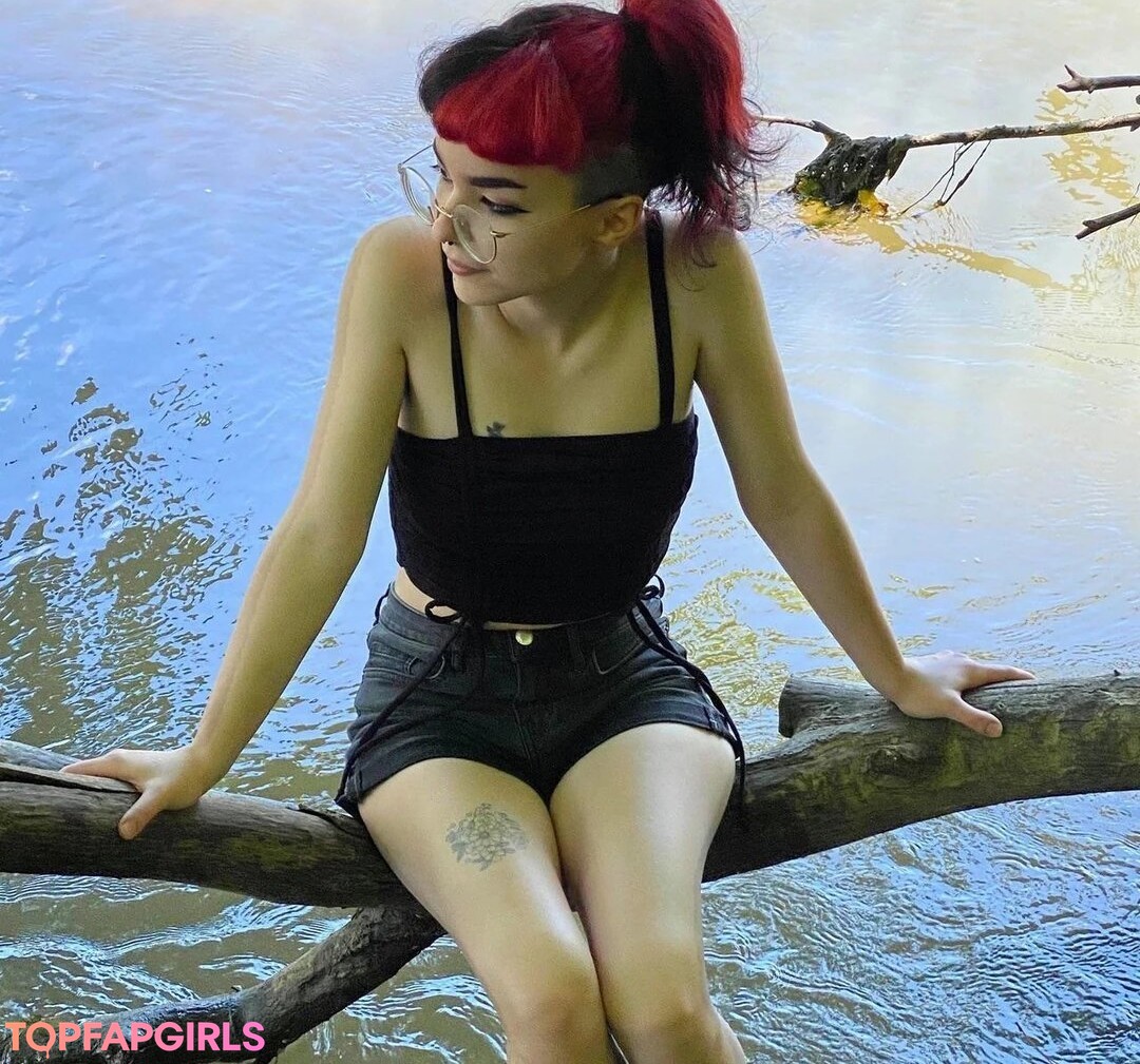 Foto di nudo di fuga di OnlyFans di Ultravioletdarling #5 Foto di nudo di fuga di OnlyFans di Ultravioletdarling #5