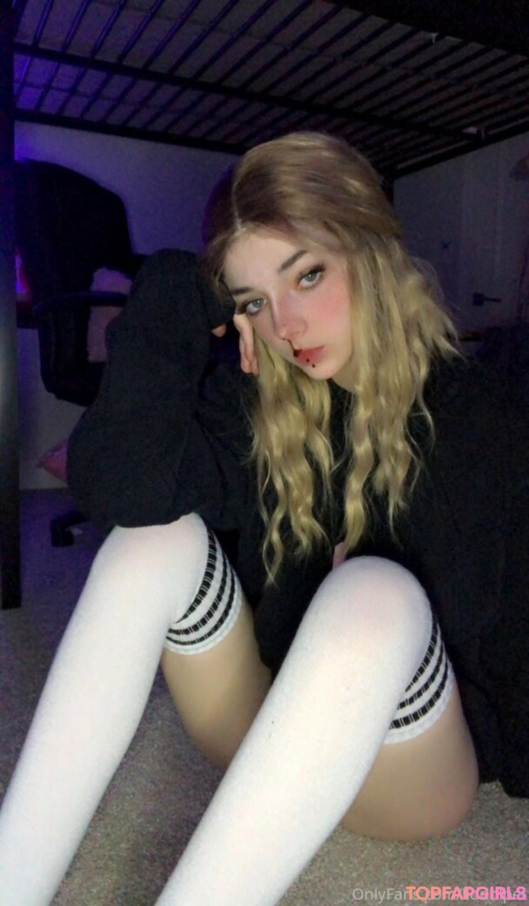 Foto di nudo di fuga di OnlyFans di Little Pet #13 Foto di nudo di fuga di OnlyFans di Little Pet #13