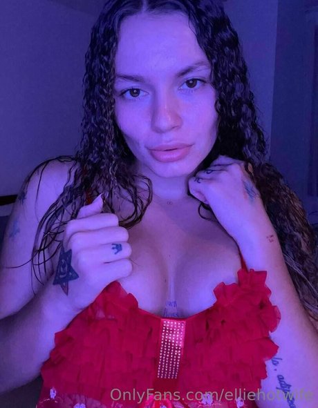 Elliehotwife