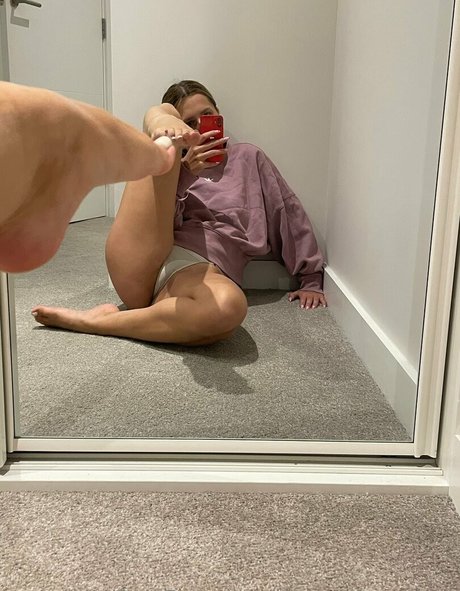 Barefoothottiex
