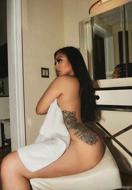 Foto di nudo di fuga di OnlyFans di No4eign