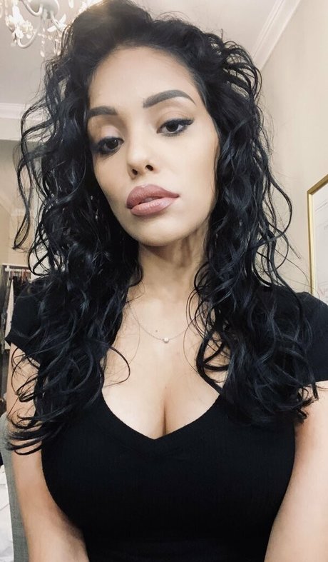 Foto di nudo di fuga di OnlyFans di Ninamorelo