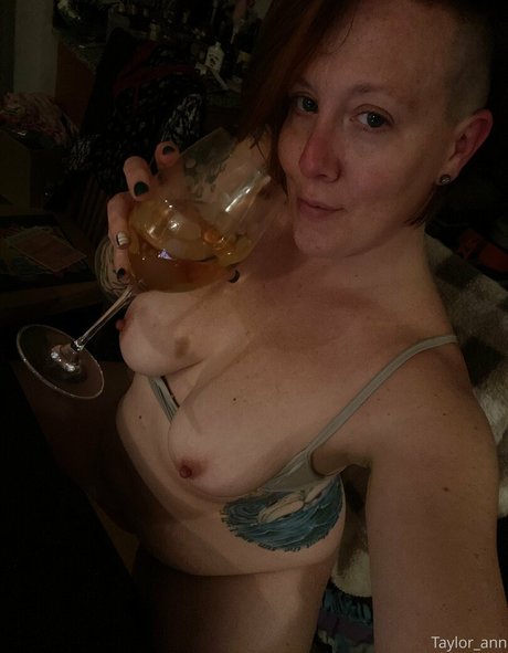 Foto di nudo di fuga di OnlyFans di Taylorann69