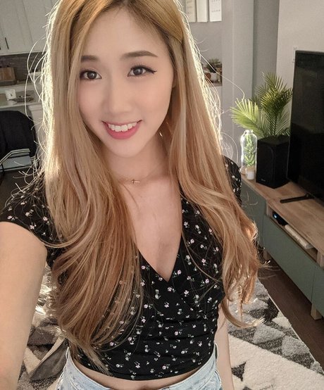 Foto di nudo di fuga di OnlyFans di Yougelly
