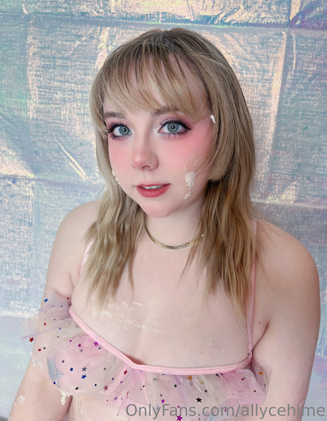 Foto di nudo di fuga di OnlyFans di Allycehime