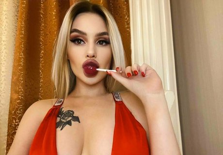 Foto di nudo di fuga di OnlyFans di Liyabarbiyour