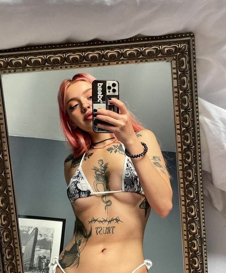 Foto di nudo di fuga di OnlyFans di Drgsnddrnk