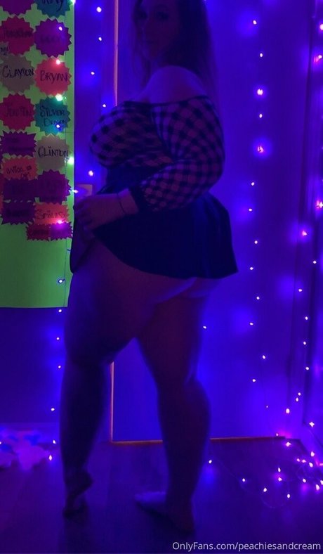 Foto di nudo di fuga di OnlyFans di Peachyinwonderland