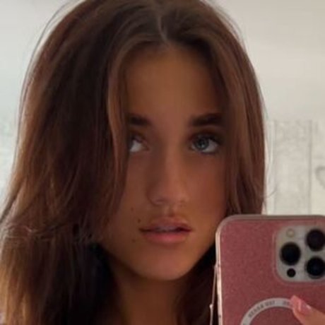 Foto di nudo di fuga di OnlyFans di Leah Steele