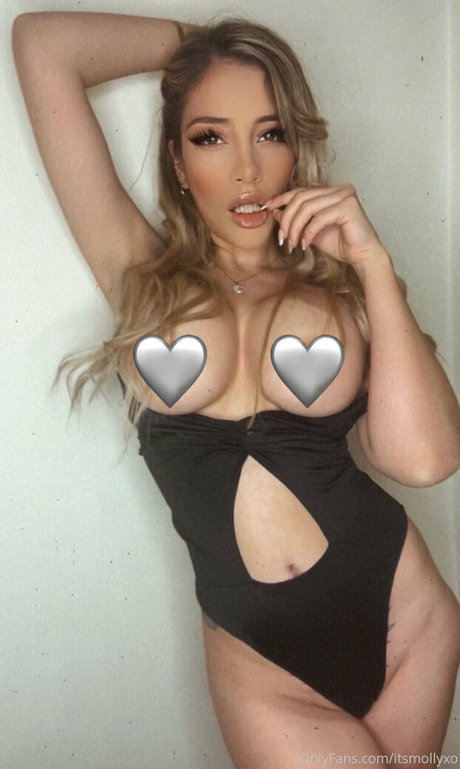 Foto di nudo di fuga di OnlyFans di Itsmollyxo