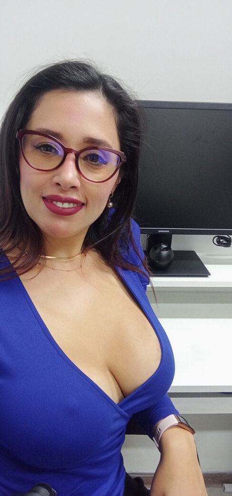Foto di nudo di fuga di OnlyFans di Officefacil
