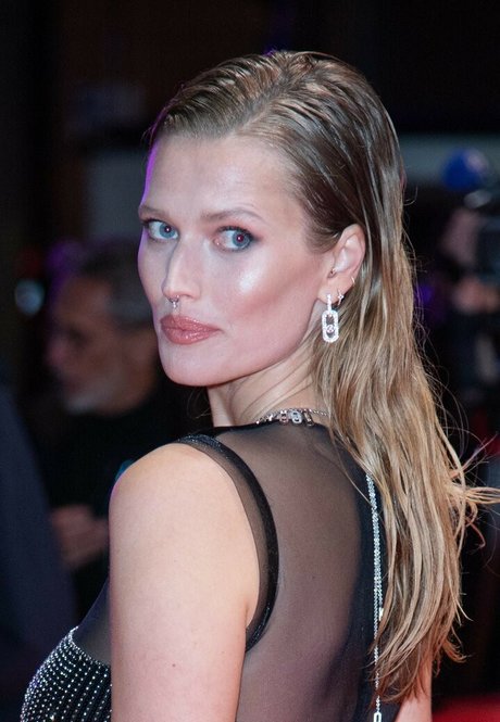 Foto di nudo di fuga di OnlyFans di Toni Garrn