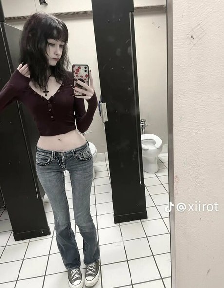 Foto di nudo di fuga di OnlyFans di Xiirot