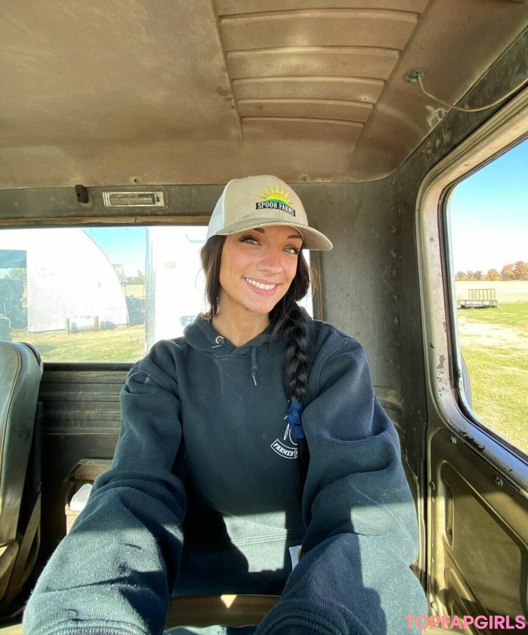 Foto di nudo di fuga di OnlyFans di Thefarmergrayce #5 Foto di nudo di fuga di OnlyFans di Thefarmergrayce #5