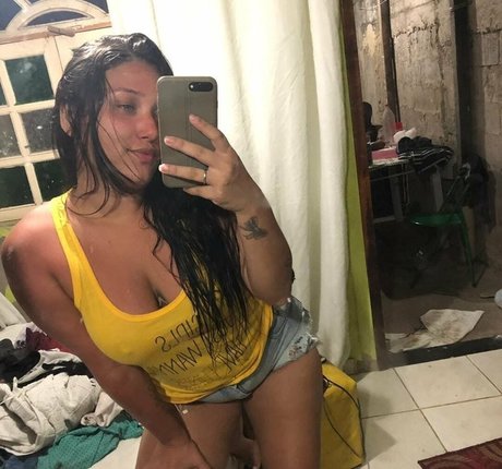 Foto di nudo di fuga di OnlyFans di Anathalia Cristina