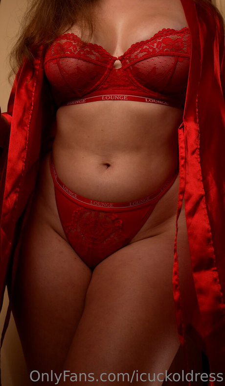Foto di nudo di fuga di OnlyFans di Obedient Couple