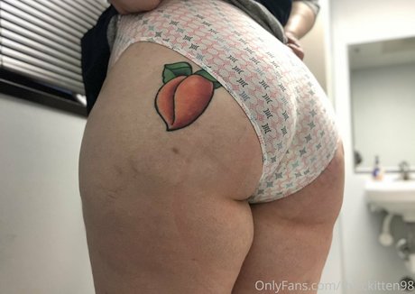 Foto di nudo di fuga di OnlyFans di Fatjuicypeach