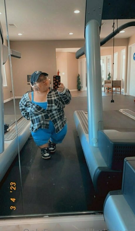 Foto di nudo di fuga di OnlyFans di Lilmissross