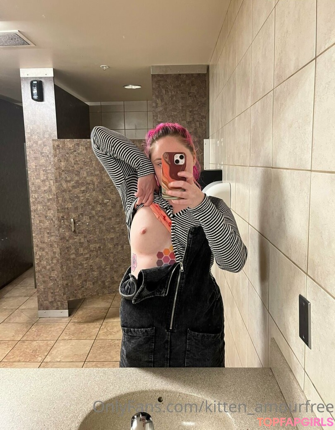 Foto di nudo di fuga di OnlyFans di Kittenamourfree #22 Foto di nudo di fuga di OnlyFans di Kittenamourfree #22