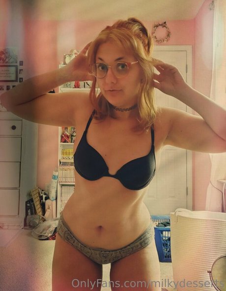 Foto di nudo di fuga di OnlyFans di Milkydesserts