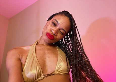 Goddessrosiereed