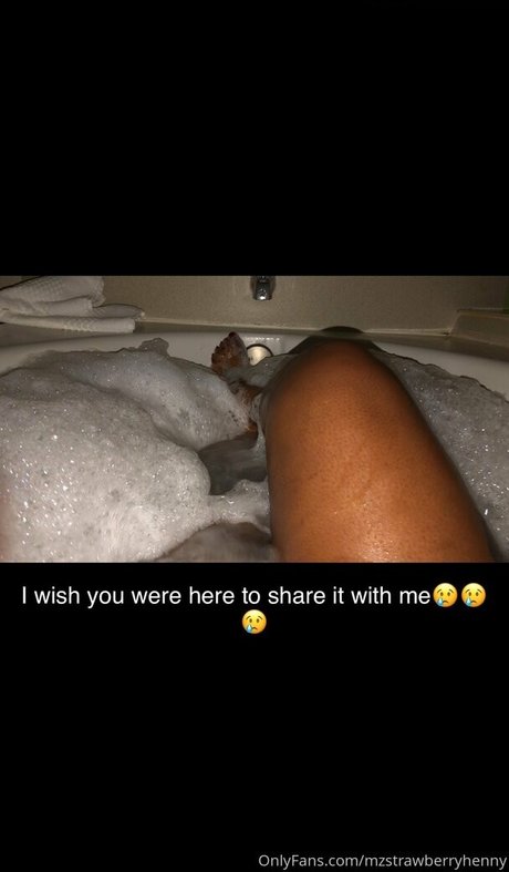 Foto di nudo di fuga di OnlyFans di Mzstrawberryhenny