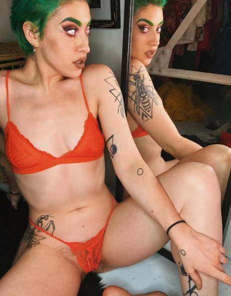 Foto di nudo di fuga di OnlyFans di Lolobrow