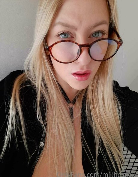 Foto di nudo di fuga di OnlyFans di Mikhelaxxx