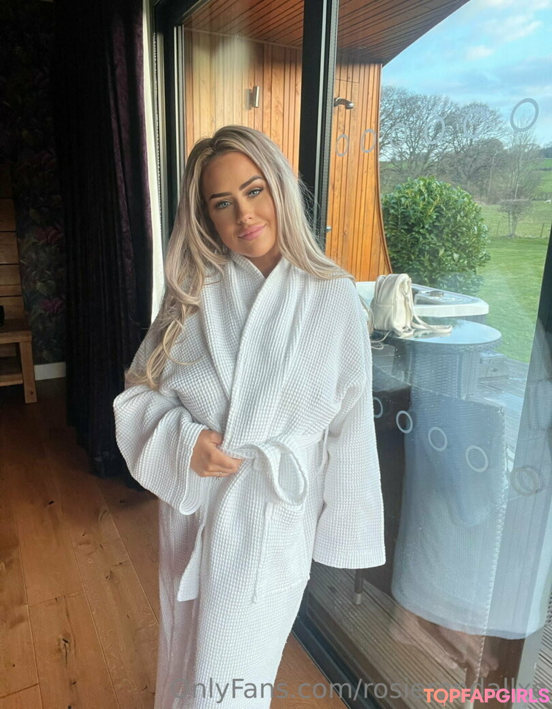 Foto di nudo di fuga di OnlyFans di Rosierendallxo #37 Foto di nudo di fuga di OnlyFans di Rosierendallxo #37