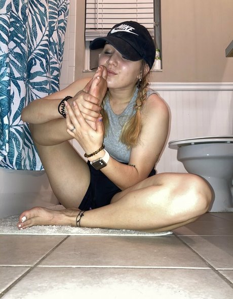 Foto di nudo di fuga di OnlyFans di Rhiannongoddess