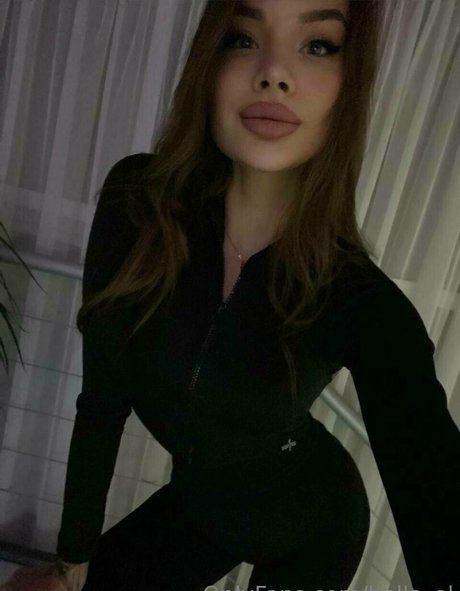 Foto di nudo di fuga di OnlyFans di Bellalla