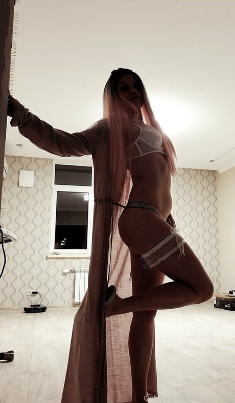 Foto di nudo di fuga di OnlyFans di Shustova