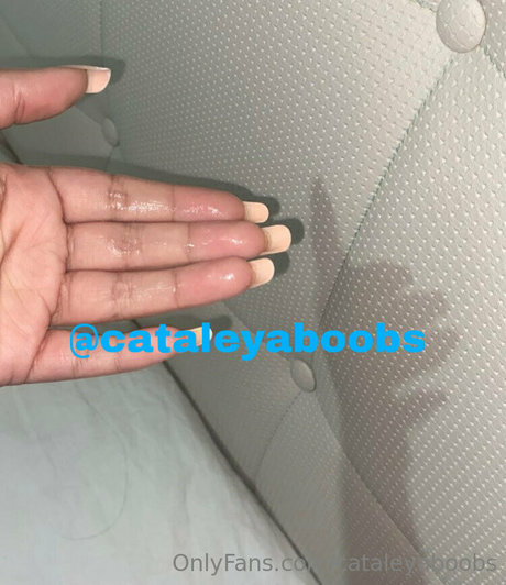 Foto di nudo di fuga di OnlyFans di Cataleyaboobs