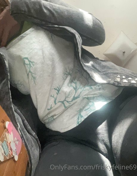 Foto di nudo di fuga di OnlyFans di Friskyfeline69