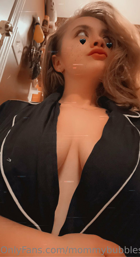 Foto di nudo di fuga di OnlyFans di Mommy Bubbles 21