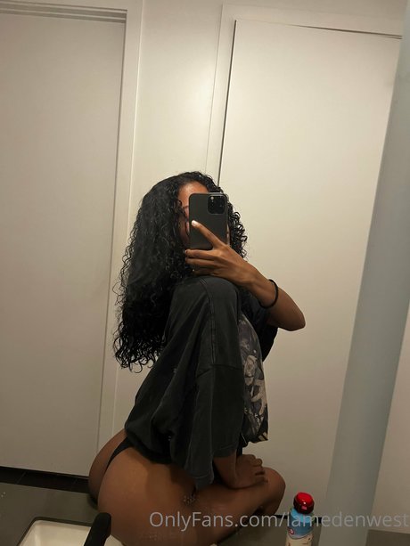 Foto di nudo di fuga di OnlyFans di Eden West