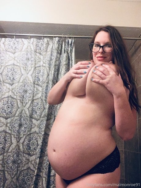 Foto di nudo di fuga di OnlyFans di Mal Monroe