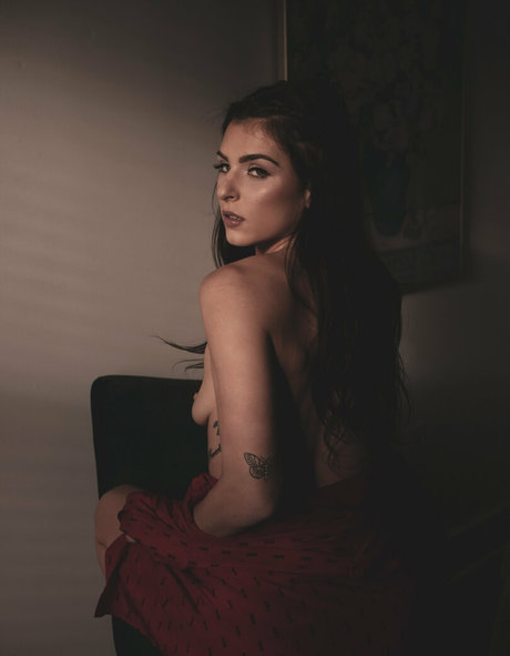 Foto di nudo di fuga di OnlyFans di Leah Gotti