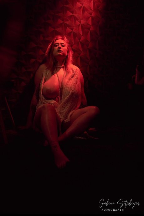 Foto di nudo di fuga di OnlyFans di Lydia