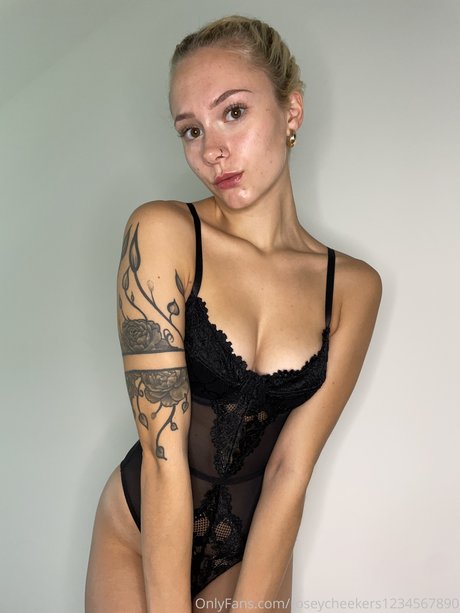 Foto di nudo di fuga di OnlyFans di Rosey Cheekers