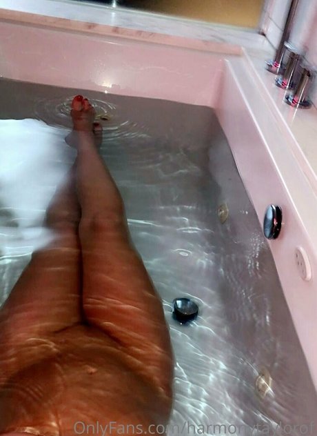 Foto di nudo di fuga di OnlyFans di Harmony Taylor