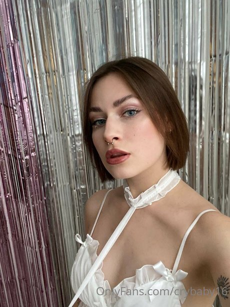 Foto di nudo di fuga di OnlyFans di Crybaby16