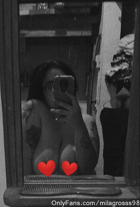 Foto di nudo di fuga di OnlyFans di Mili
