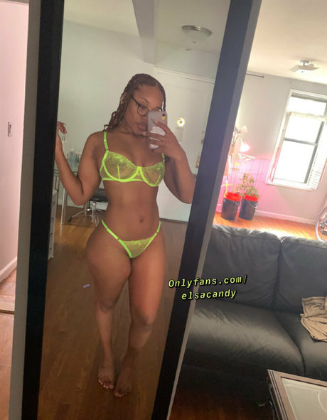 Foto di nudo di fuga di OnlyFans di Elsacandy