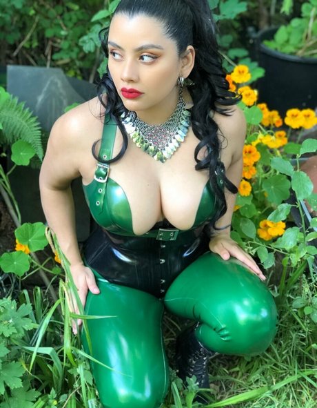 Foto di nudo di fuga di OnlyFans di Latexnai