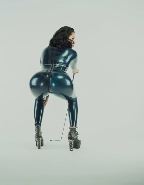 Foto di nudo di fuga di OnlyFans di Latexnai