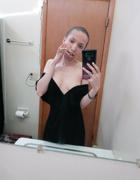 Foto di nudo di fuga di OnlyFans di Alicelexington