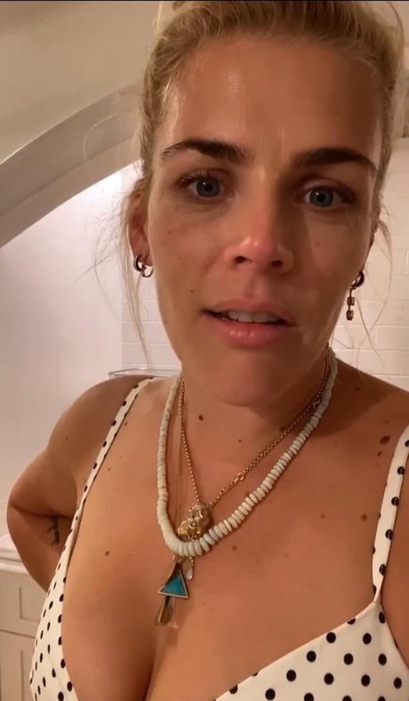 Foto di nudo di fuga di OnlyFans di Busy Philipps